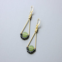 Load image into Gallery viewer, JLTE63 olivine glass geometric earrings