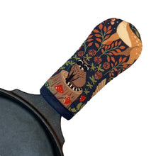 Load image into Gallery viewer, Forest Friends Cast Iron Handle Mitt CW22