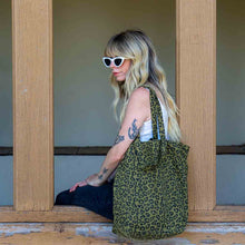 Load image into Gallery viewer, ELISABETH TOTE BAG GRAOU OLIVE