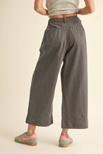 Load image into Gallery viewer, P4093   LOOSE FIT PLEATED WAIST COTTON PANTS
