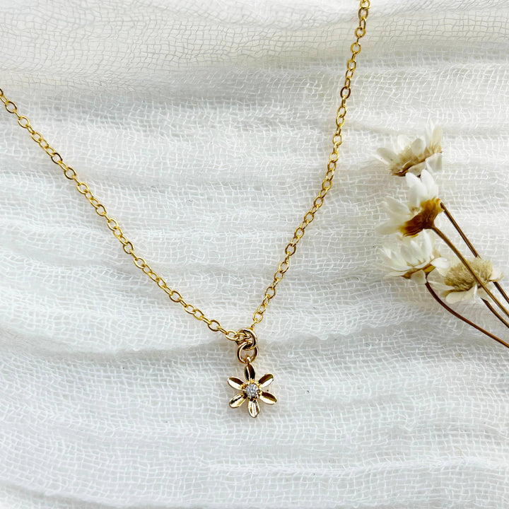 Dainty Gold Daisy Necklace KT976
