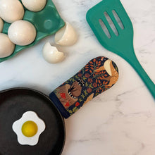 Load image into Gallery viewer, Forest Friends Cast Iron Handle Mitt CW22