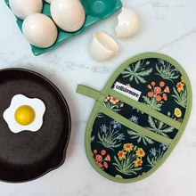 Load image into Gallery viewer, Botanical Blooms Mini Pincher Mitt CW89