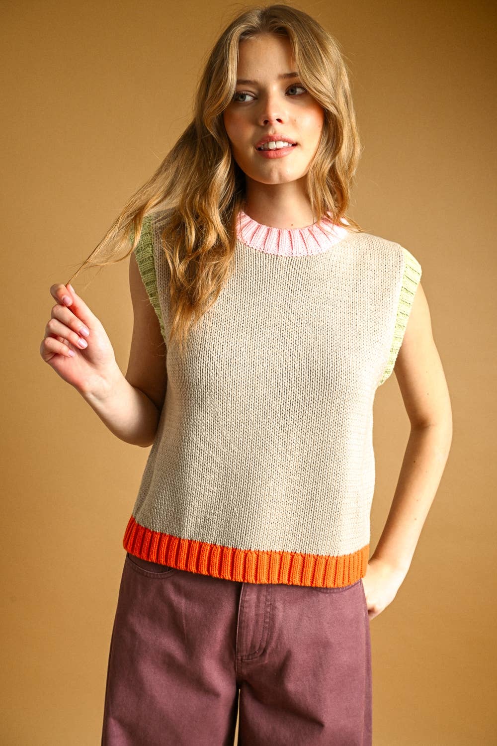 T7426   COLOR CONTRASTED SLEEVELESS KNIT TOP