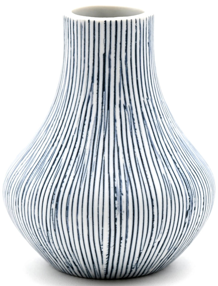 422W27 EVA MINI M - Handcrafted Porcelain Bud Vase