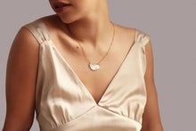 Load image into Gallery viewer, Mother of Pearl Scallop Necklace SP07