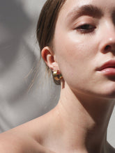 Load image into Gallery viewer, RK03 Golden Mini Hoops