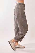 Load image into Gallery viewer, PATCH POCKET WIDE LEG CULOTTE DENIM BARREL PANTS