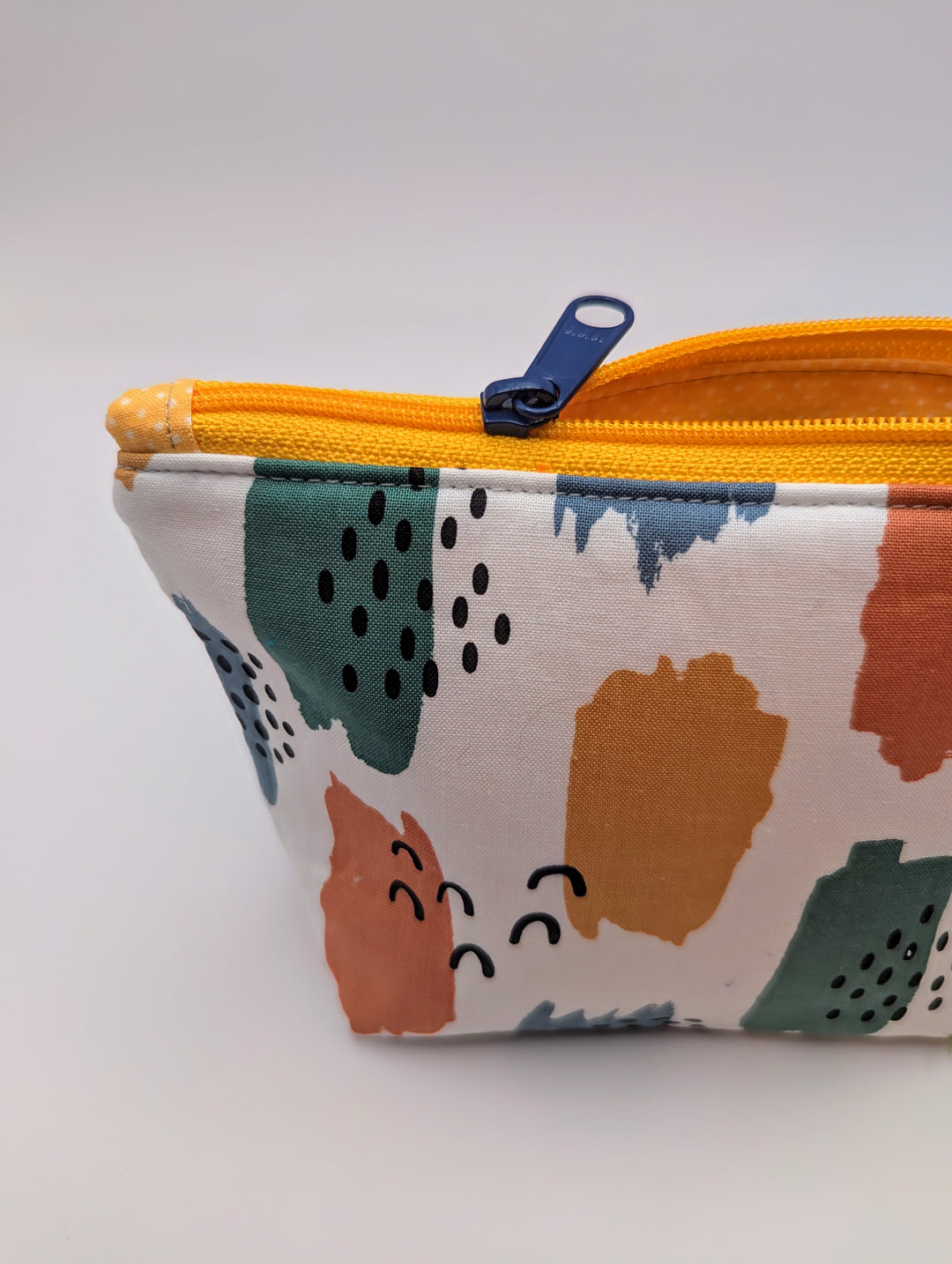 Sewing a Simple Zipper Pouch