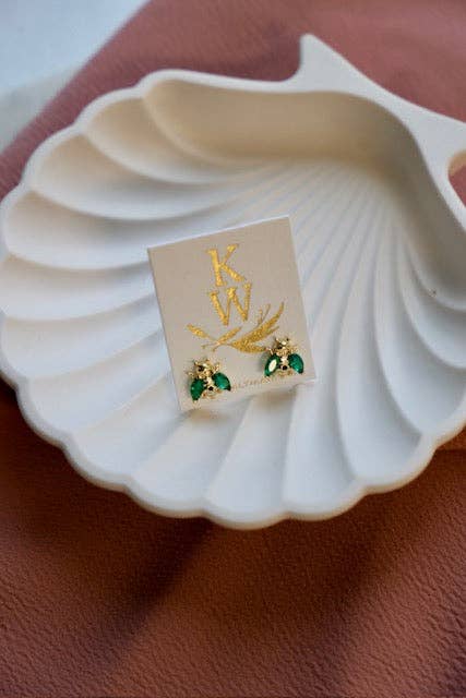 EMERALD BEE STUDS KW72