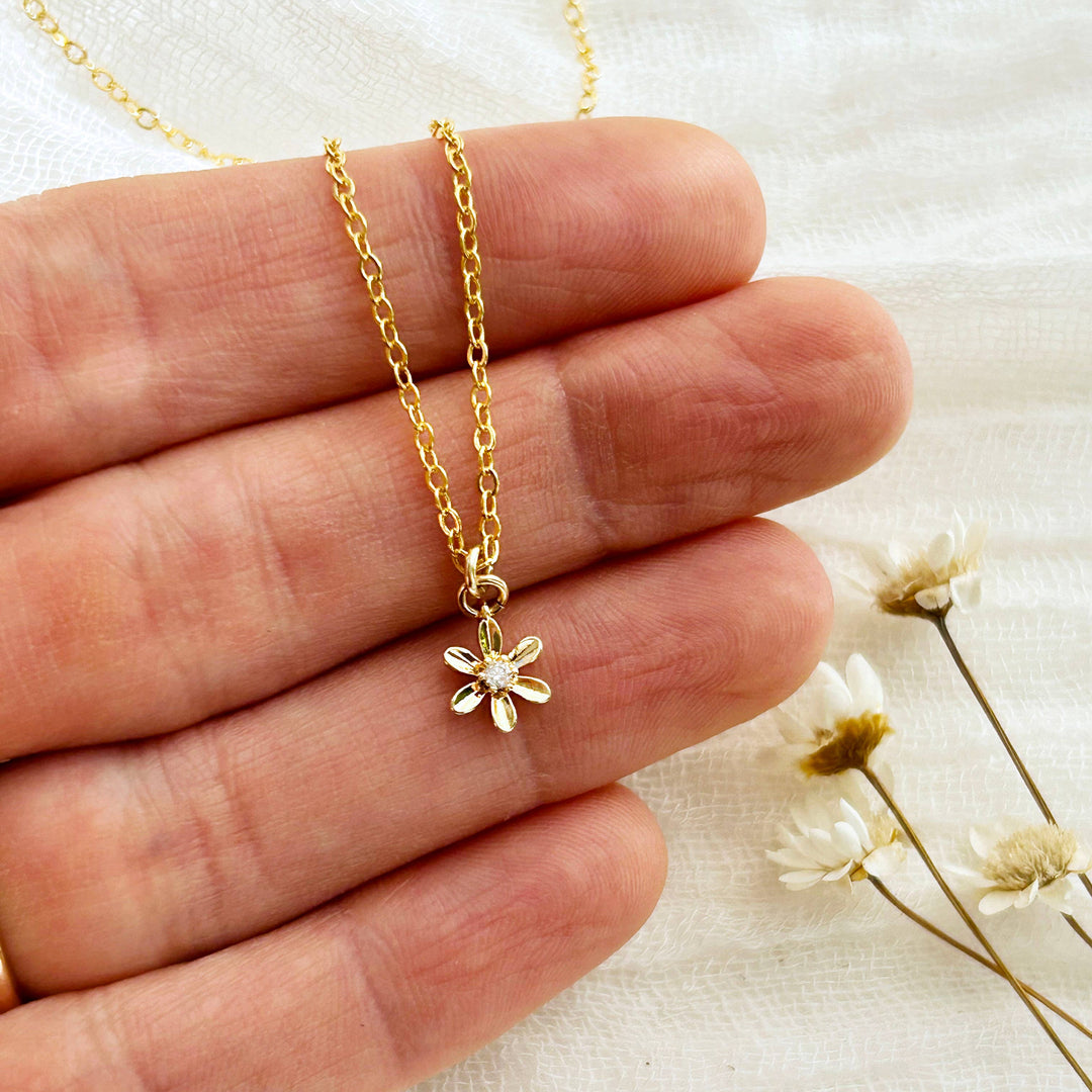 Dainty Gold Daisy Necklace KT976