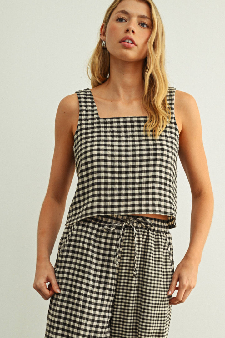 T6550ST   GINGHAM SQUARE NECK SLEEVELESS TOP