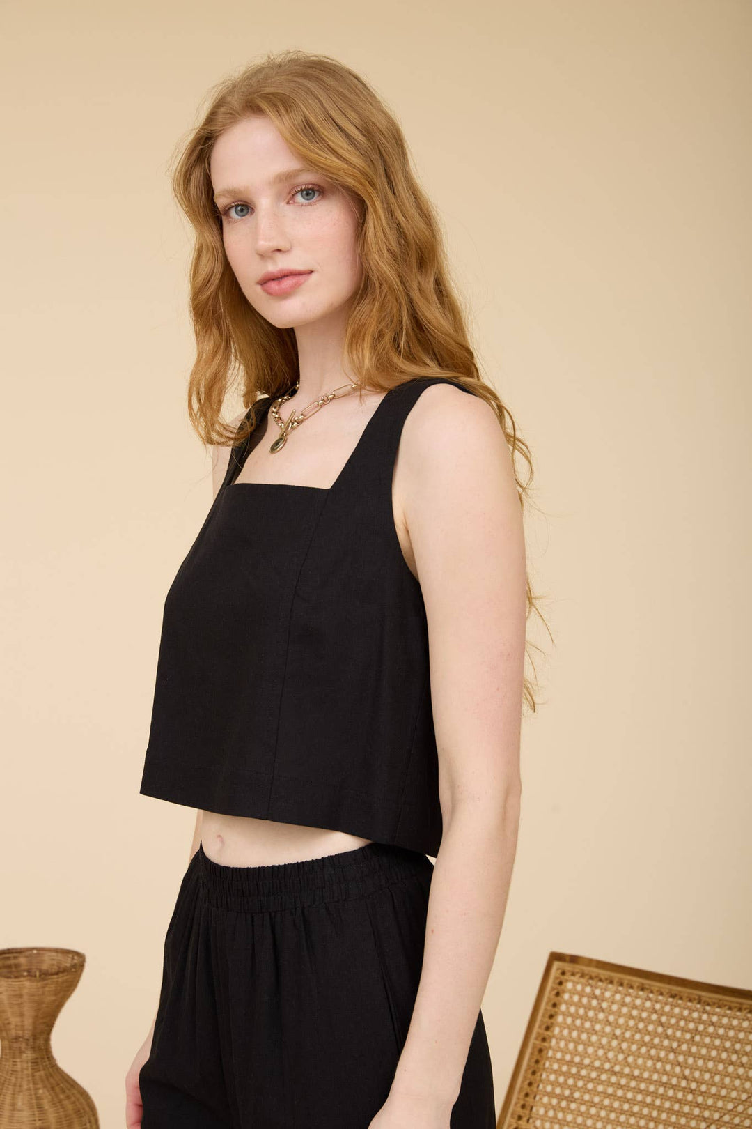 SQUARE NECK SLEEVELESS TOP MR432