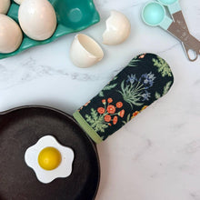 Load image into Gallery viewer, Botanical Blooms Cast Iron Skillet Mitt CW88