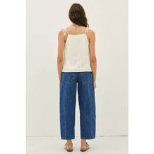 Load image into Gallery viewer, MID RISE BARREL LEG ANKLE DENIM PANTS WITH POCKETS