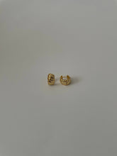 Load image into Gallery viewer, Mia Huggies - Gold NM11