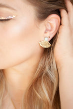 Load image into Gallery viewer, Malachite Studs with Pleat Jackets MS01