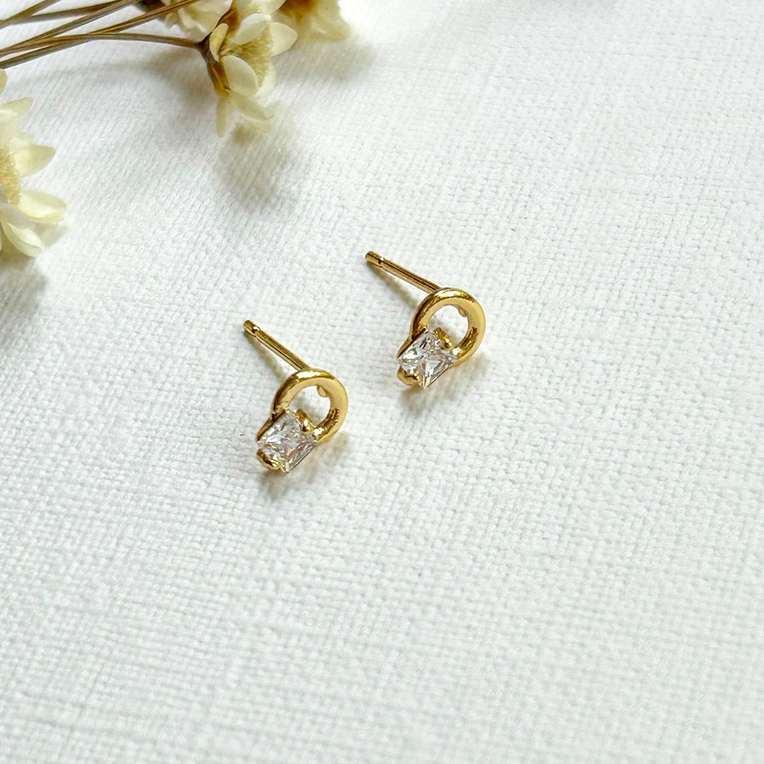 Dainty Circle Geometric Studs KT989