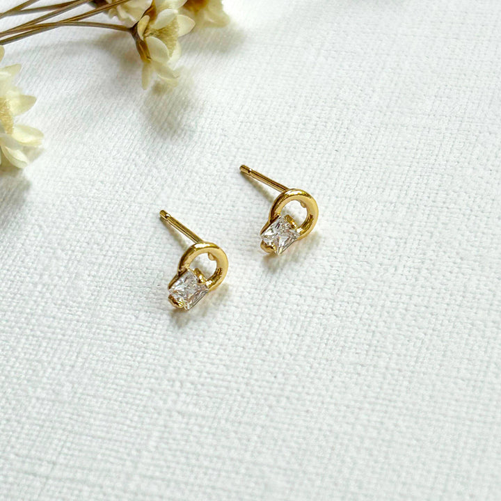 Dainty Circle Geometric Studs KT989