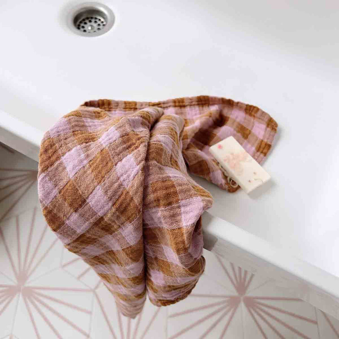 BIANCA SWADDLE GINGHAM CARAMEL LILAC