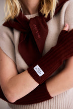 Load image into Gallery viewer, Merino Wool Fingerless Gloves - Dark Walnut Brown