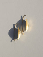Load image into Gallery viewer, RK01 Willow Leaf Threader Earrings