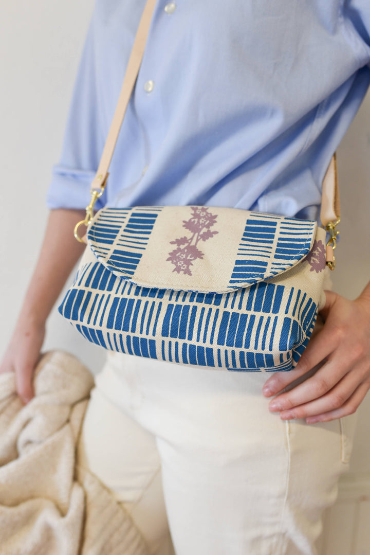 Libby Mini Crossbody Bag – Royal Geo Daisies EF678