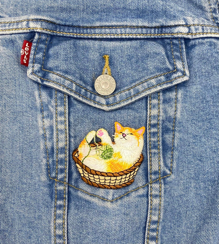 Cat in Basket, Playing with Yarn Ball, Pets, Kitten, Embroidered, Iron on Patch IR