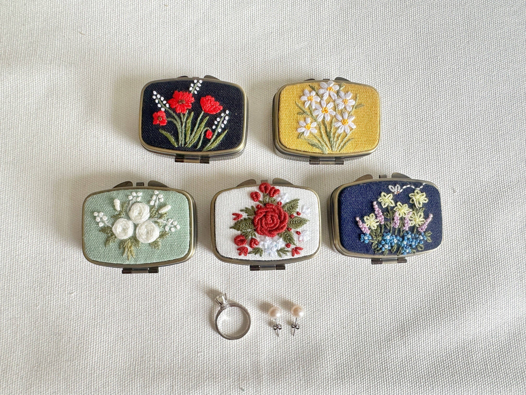 Floral Embroidered Rectangle Mini Jewelry Box With Mirror QF23