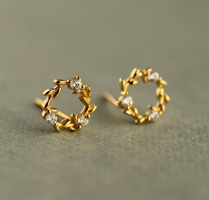 Gold Wreath Circle Stud Earrings SP587