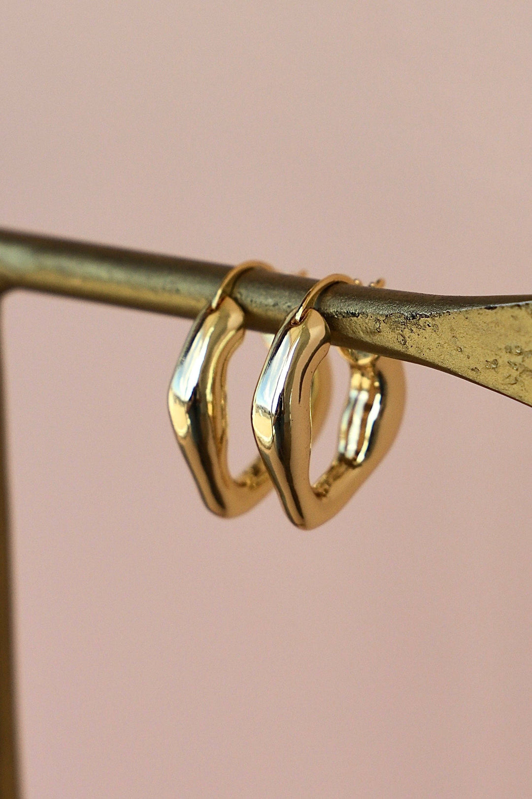 ORGANIC GOLD HOOPS KW87