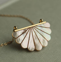 Load image into Gallery viewer, Mother of Pearl Scallop Necklace SP07