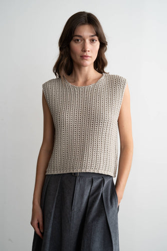 SLEEVELESS CROCHET KNIT TOP
