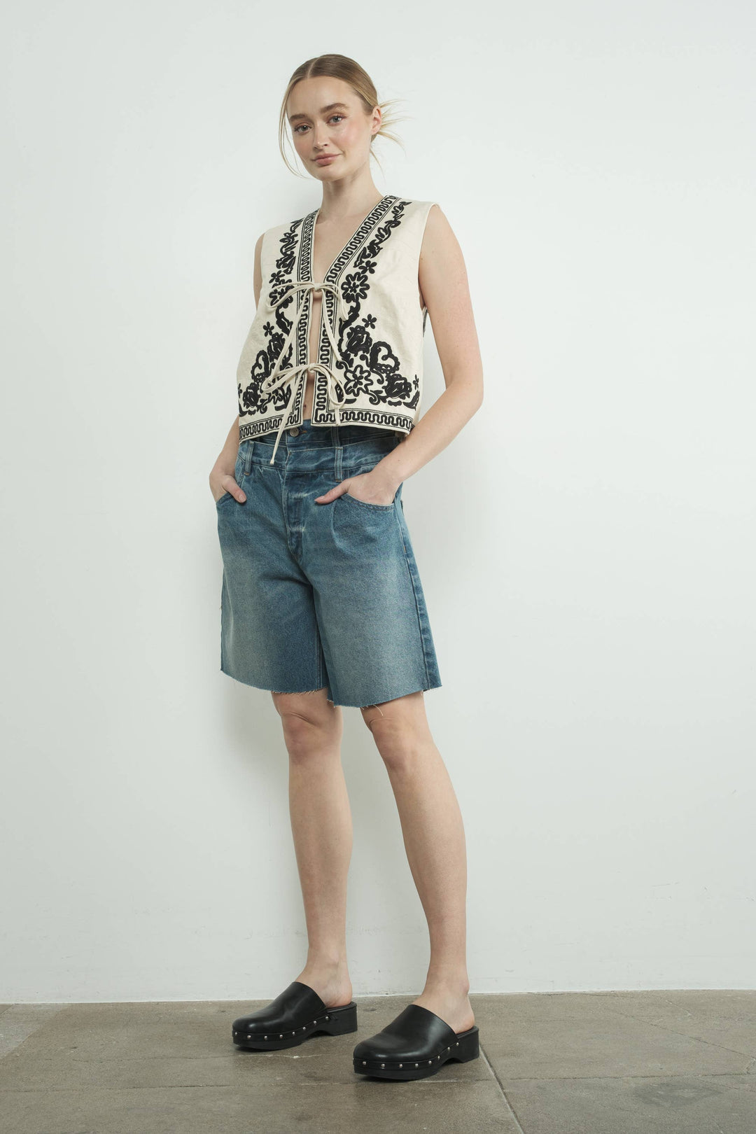 AA315 EMBROIDERED VEST JACKET WITH TIE