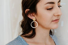 Load image into Gallery viewer, Cait Hoop Earrings HB03