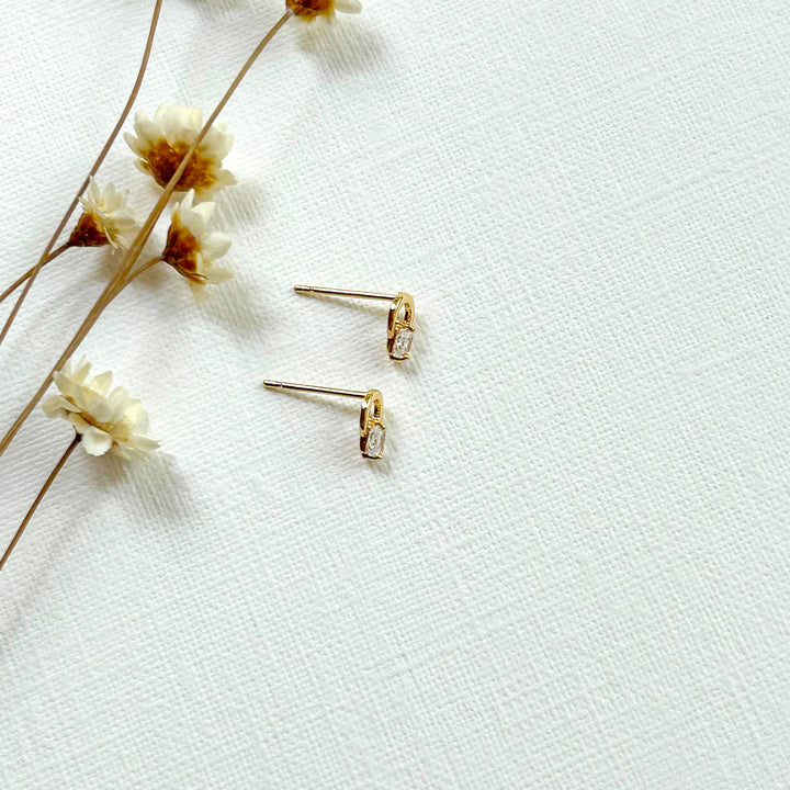 Dainty Circle Geometric Studs KT989