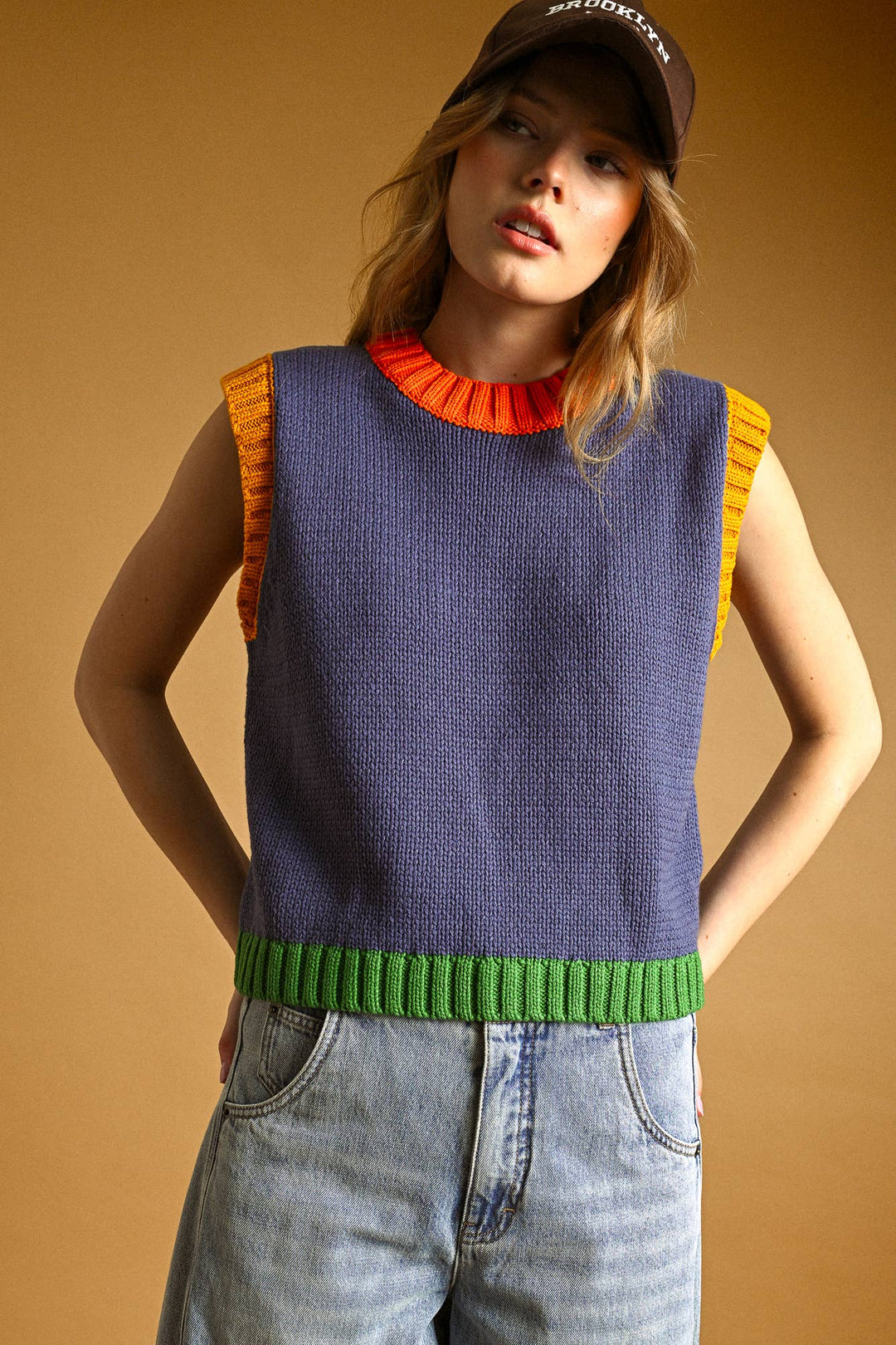 T7426   COLOR CONTRASTED SLEEVELESS KNIT TOP