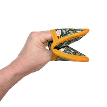 Load image into Gallery viewer, Bumble Bee Garden Mini Pincher Mitt CW88