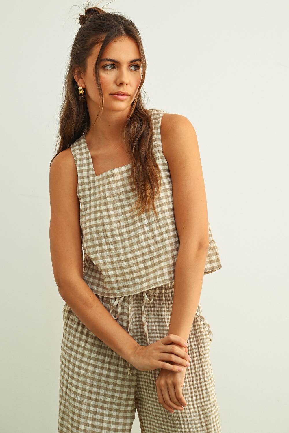 T6550ST   GINGHAM SQUARE NECK SLEEVELESS TOP