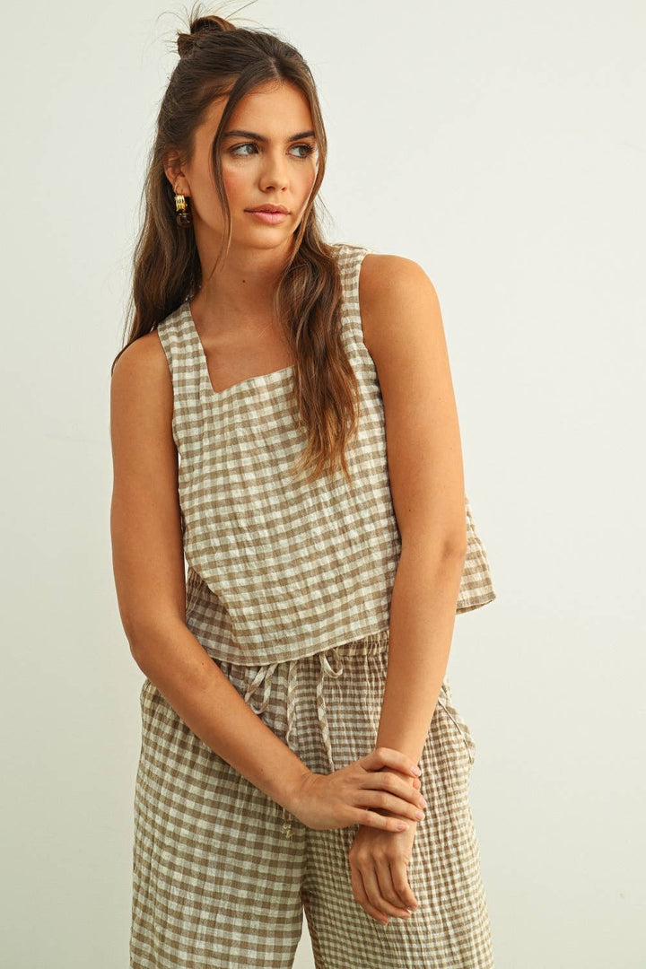 T6550ST   GINGHAM SQUARE NECK SLEEVELESS TOP