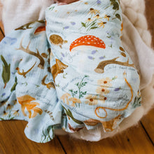 Load image into Gallery viewer, Flora &amp; Fauna Baby Swaddle CT22