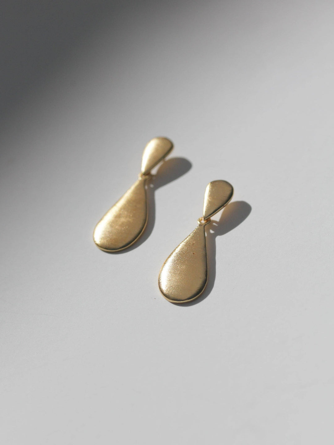 RK08 Luxe Gold Teardrop Earrings
