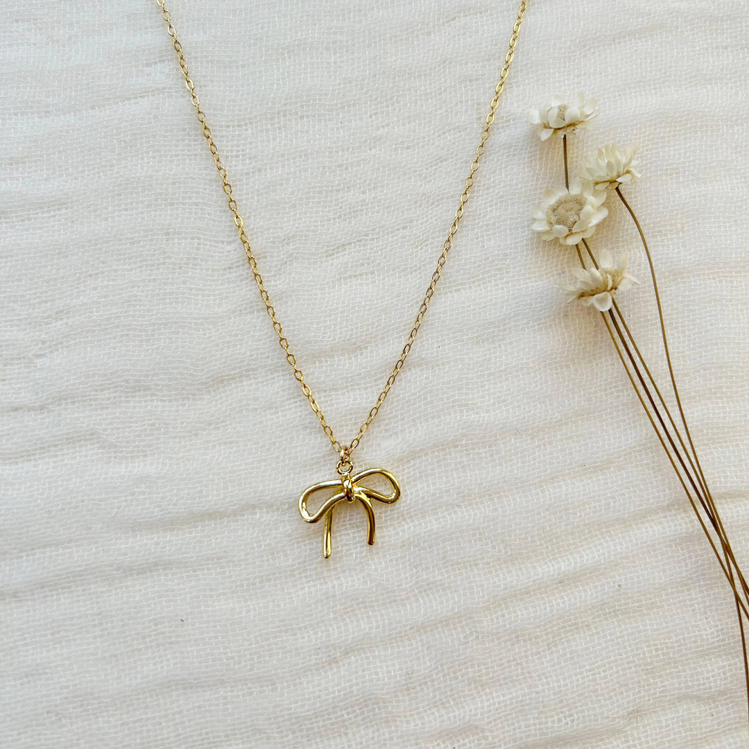 Gold Bow Charm Necklace KT26