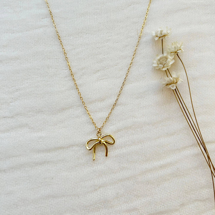 Gold Bow Charm Necklace KT26