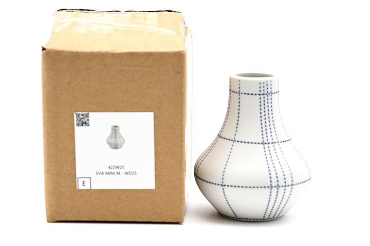 422W25 EVA MINI M - Handcrafted Porcelain Bud Vase