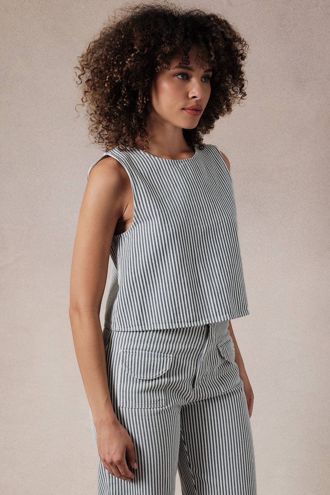 SLEEVELESS STRIPED DENIM CROPPED TOP JT8129