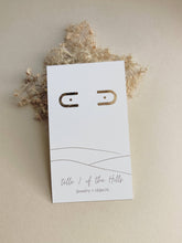 Load image into Gallery viewer, TH05 Cove Stud