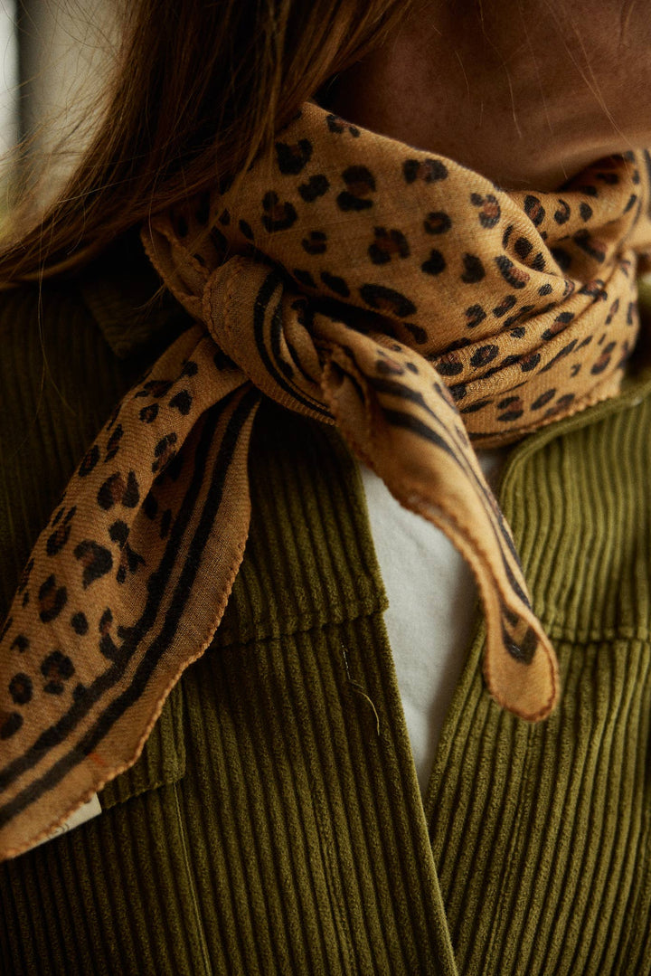 Leopard wool scarf GP22