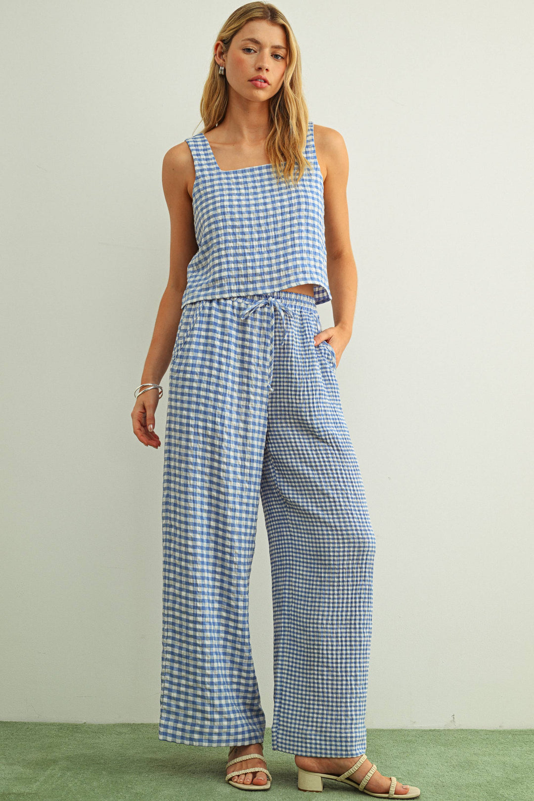 T6550ST   GINGHAM SQUARE NECK SLEEVELESS TOP