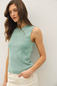 SLEEVELESS TANK